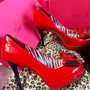 Betsey Johnson SEXY Red Patent Leather Stilettos Platforms, Size 9M, really HOT!